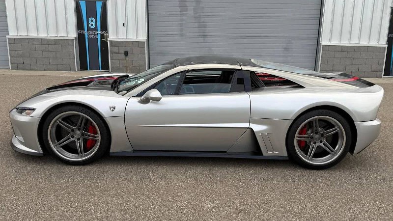 Уникальный гиперкар Falcon F7 выставлен на аукцион: редкая модель в продаже Уникальный гиперкар Falcon F7 выставлен на аукцион: редкая модель в продаже