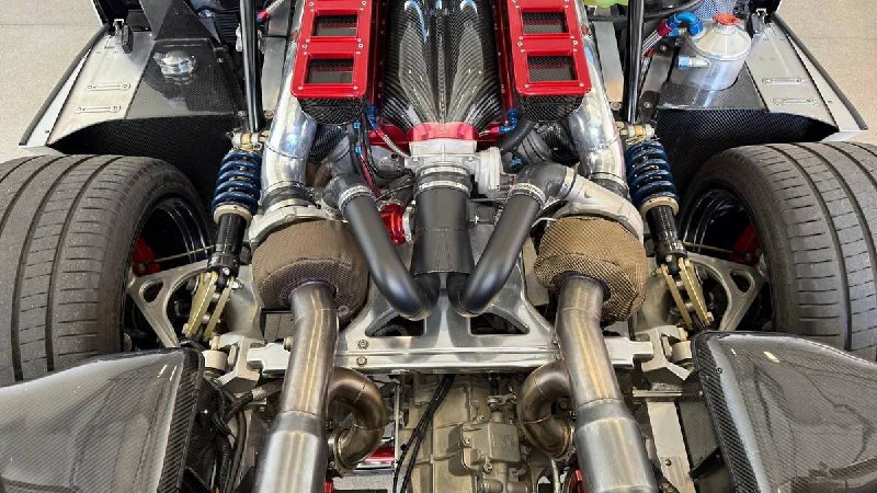 Уникальный гиперкар Falcon F7 выставлен на аукцион: редкая модель в продаже Уникальный гиперкар Falcon F7 выставлен на аукцион: редкая модель в продаже