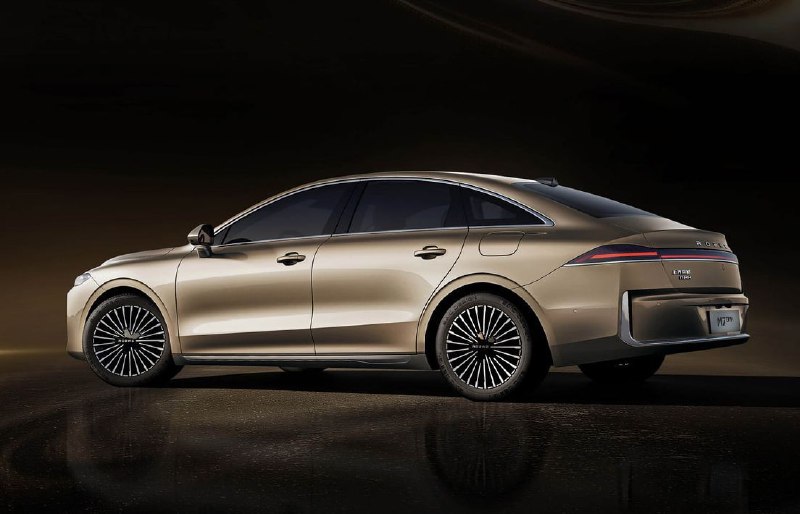 Роскошный салон нового флагманского седана Roewe M7 DMH Роскошный салон нового флагманского седана Roewe M7 DMH