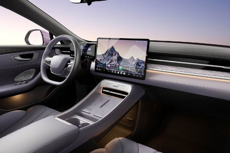 Роскошный салон нового флагманского седана Roewe M7 DMH Роскошный салон нового флагманского седана Roewe M7 DMH