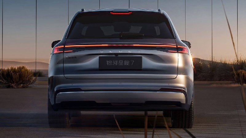 Гибридный кроссовер Geely Galaxy Starship 7 EM-i выйдет на российский рынок с запасом хода до 1000 км Гибридный кроссовер Geely Galaxy Starship 7 EM-i выйдет на российский рынок с запасом хода до 1000 км