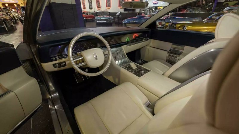 Единственный в мире концепт Lincoln Continental отправится на аукцион Единственный в мире концепт Lincoln Continental отправится на аукцион