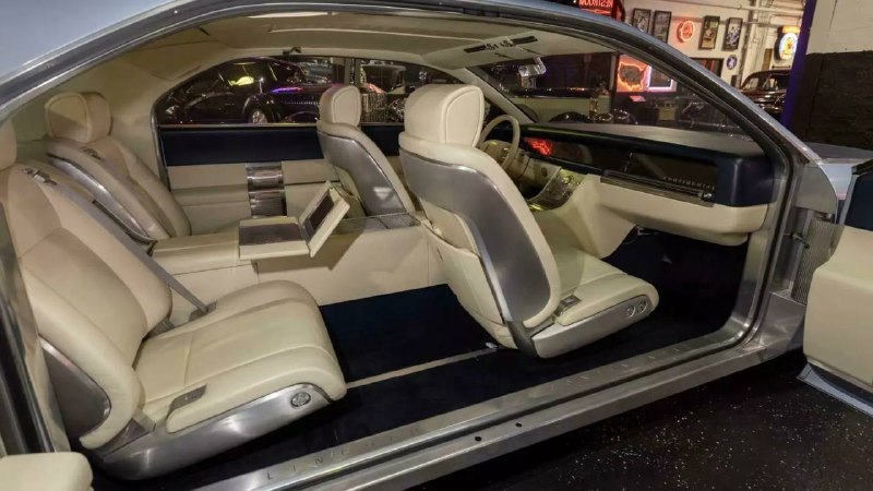 Единственный в мире концепт Lincoln Continental отправится на аукцион Единственный в мире концепт Lincoln Continental отправится на аукцион