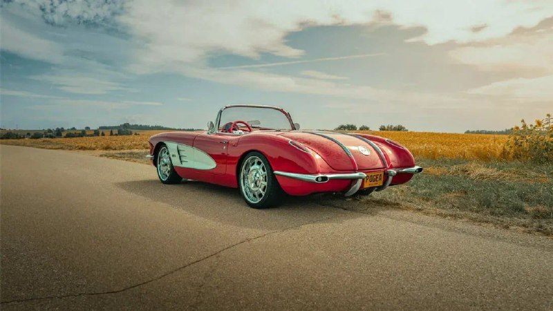 В Германии создан рестомод Chevrolet Corvette с современными технологиями и уникальным дизайном