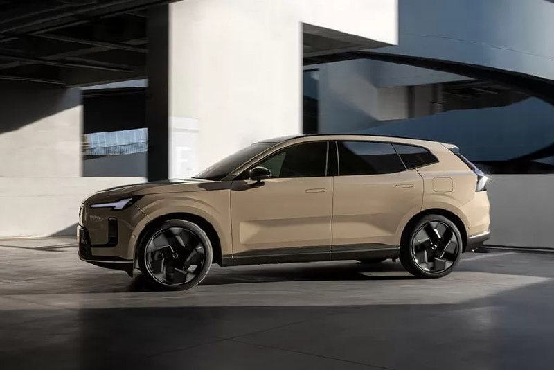 Volvo XC70 возвращается в виде гибридной модели для китайского рынка Volvo XC70 возвращается в виде гибридной модели для китайского рынка