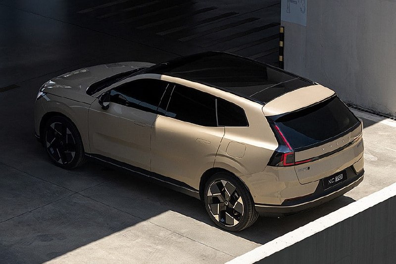 Volvo XC70 возвращается в виде гибридной модели для китайского рынка Volvo XC70 возвращается в виде гибридной модели для китайского рынка