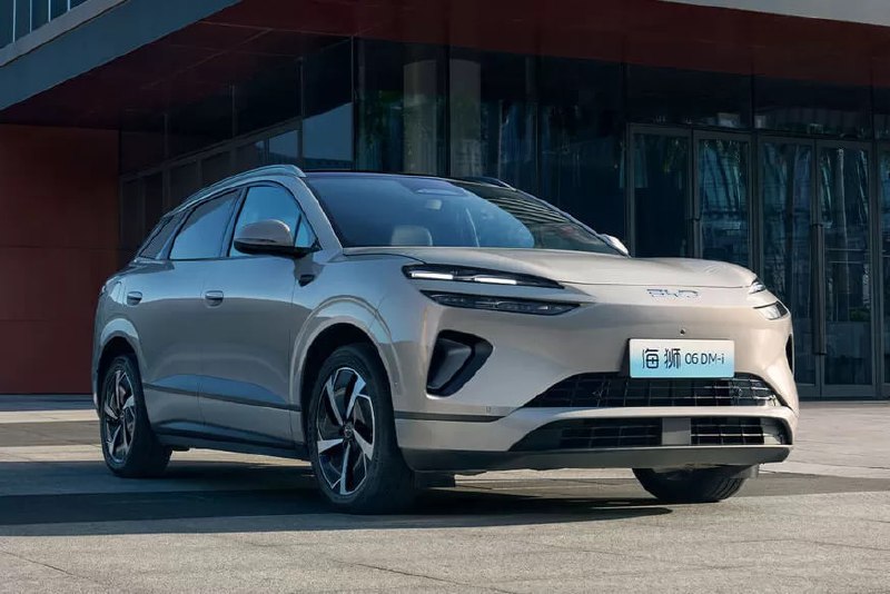 Новинка BYD Sealion 06: гибрид и электромодель представлены в Китае
