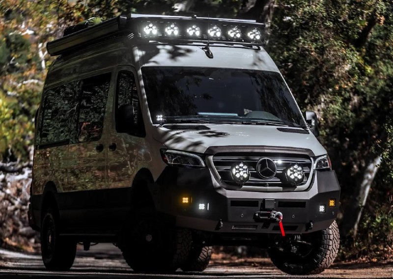 Автодом на базе Mercedes-Benz Sprinter для приключений в труднодоступных регионах Автодом на базе Mercedes-Benz Sprinter для приключений в труднодоступных регионах