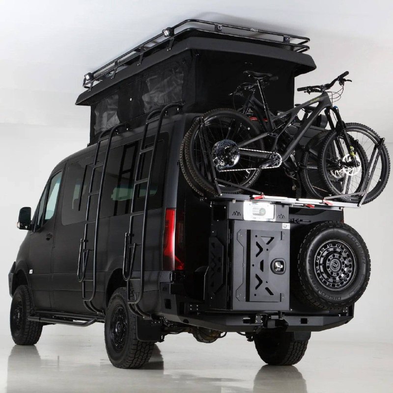 Автодом на базе Mercedes-Benz Sprinter для приключений в труднодоступных регионах Автодом на базе Mercedes-Benz Sprinter для приключений в труднодоступных регионах