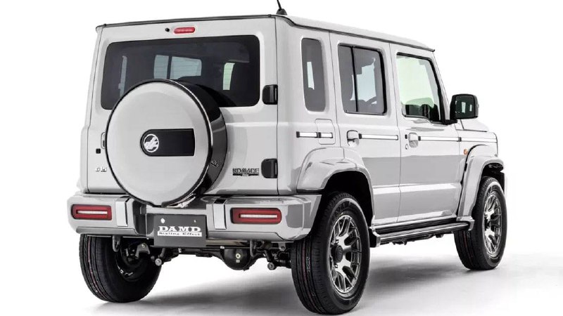Японский ателье преобразило Suzuki Jimny в уникальные внедорожные стили