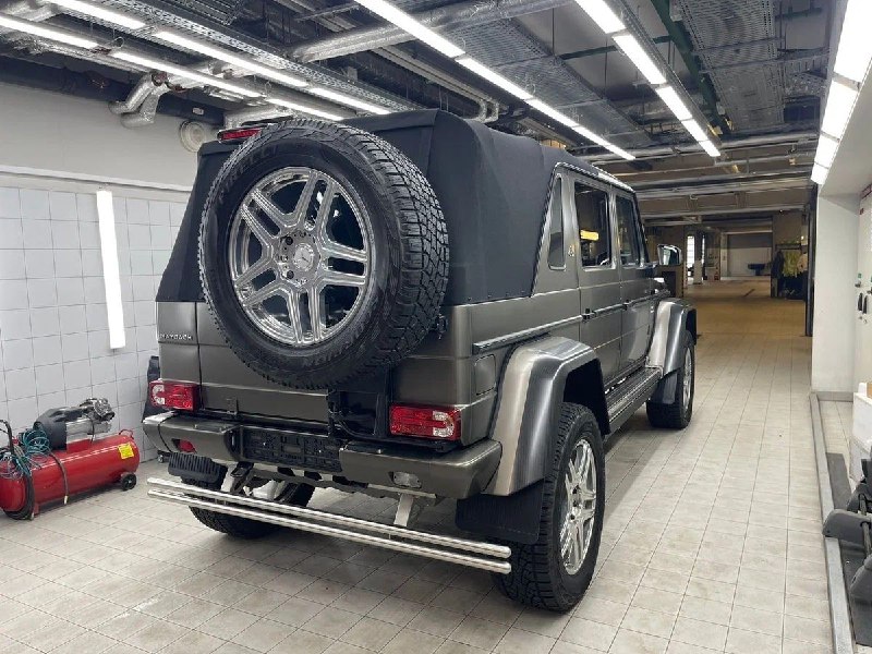 Раритетный Mercedes-Maybach G 650 Landaulet выставлен на продажу в России Раритетный Mercedes-Maybach G 650 Landaulet выставлен на продажу в России