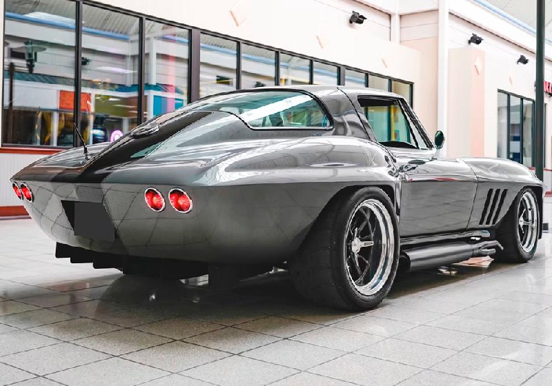 Рестомод 1967 года Chevrolet Corvette Sting Ray: сочетание классики и модерна Рестомод 1967 года Chevrolet Corvette Sting Ray: сочетание классики и модерна