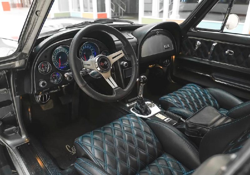 Рестомод 1967 года Chevrolet Corvette Sting Ray: сочетание классики и модерна Рестомод 1967 года Chevrolet Corvette Sting Ray: сочетание классики и модерна