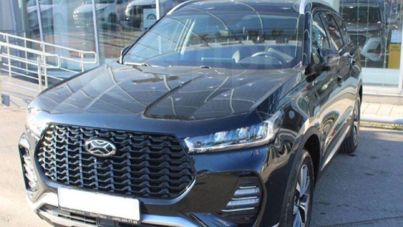 Резкое сокращение числа официальных автодилеров в России в 2025 году