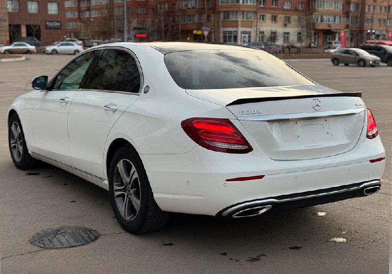 Преимущества и недостатки езды на Mercedes E-Class 2019 против японских автомобилей