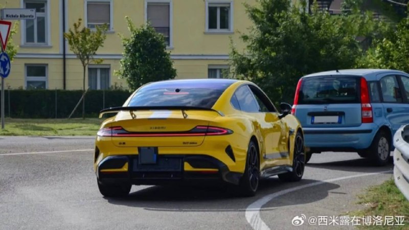 Ferrari изучает китайский электроседан после рекордных результатов на Нюрбургринге Ferrari изучает китайский электроседан после рекордных результатов на Нюрбургринге