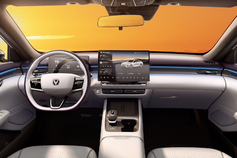 Обновлённый Changan Lamore: новый дизайн и усовершенствованный двигатель Обновлённый Changan Lamore: новый дизайн и усовершенствованный двигатель