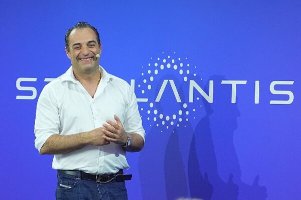 Новый руководитель Stellantis сталкивается с тяжелым наследством в условиях кризиса