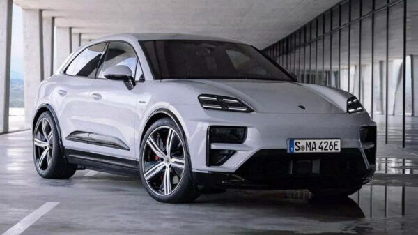 Porsche возвращается к бензиновым двигателям из-за снижения продаж электромобилей