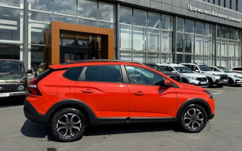 Предварительный запуск новой Lada Iskra в российских автосалонах Предварительный запуск новой Lada Iskra в российских автосалонах