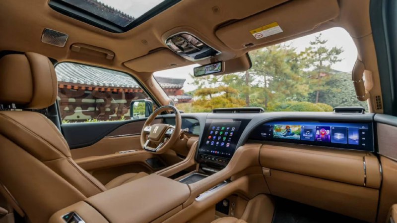 В Китае начались продажи расширенной версии люксового электромобиля BYD Yangwang U8L