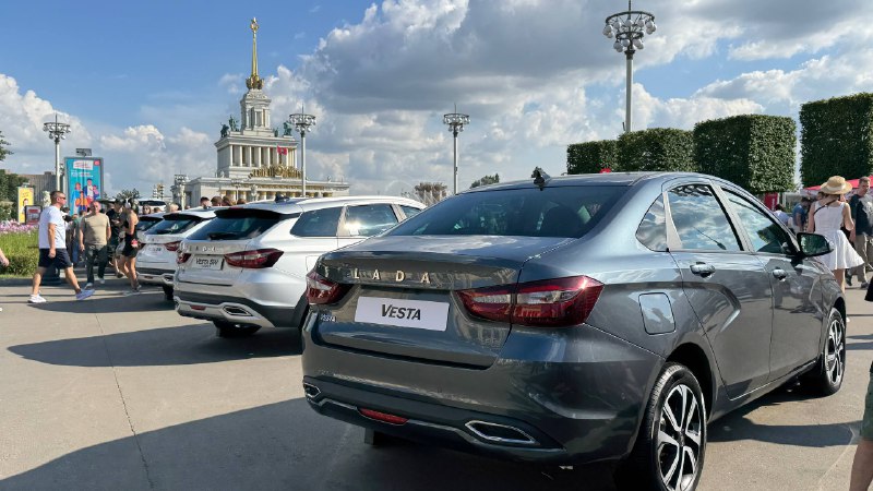 Масштабный автофестиваль на ВДНХ в честь 86-летия Главной выставки страны