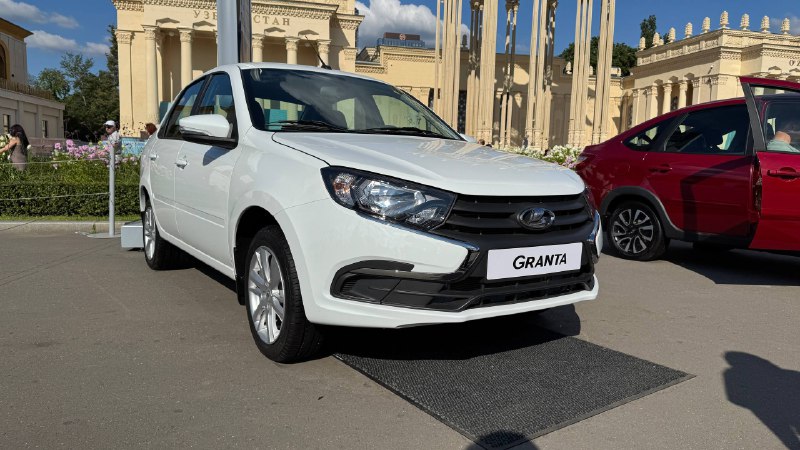 Масштабный автофестиваль на ВДНХ в честь 86-летия Главной выставки страны
