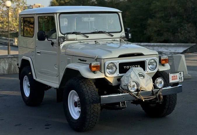 На продажу выставлен восстановленный классический Toyota Land Cruiser 40-й серии На продажу выставлен восстановленный классический Toyota Land Cruiser 40-й серии