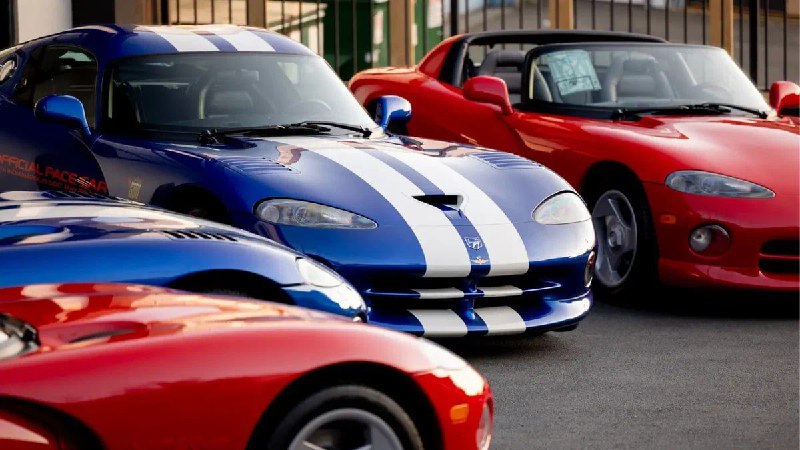 Выставлены на аукцион редкие модели Dodge Viper 1990-х годов с минимальным пробегом