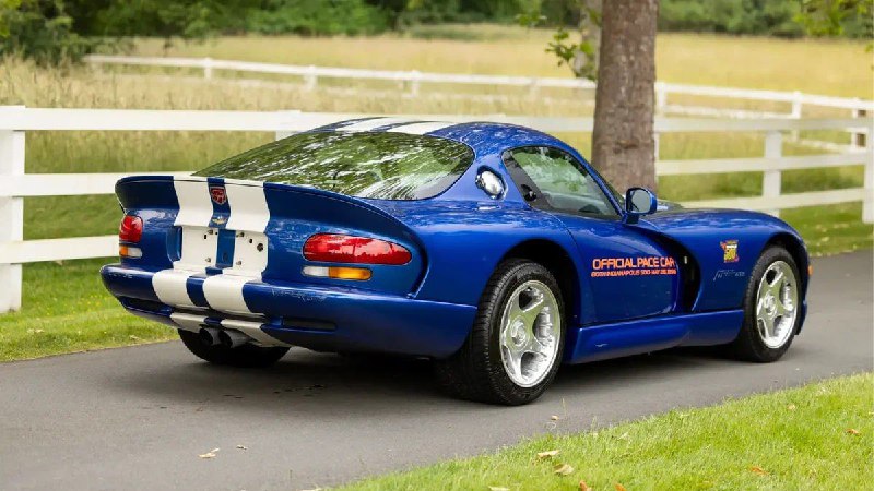 Выставлены на аукцион редкие модели Dodge Viper 1990-х годов с минимальным пробегом