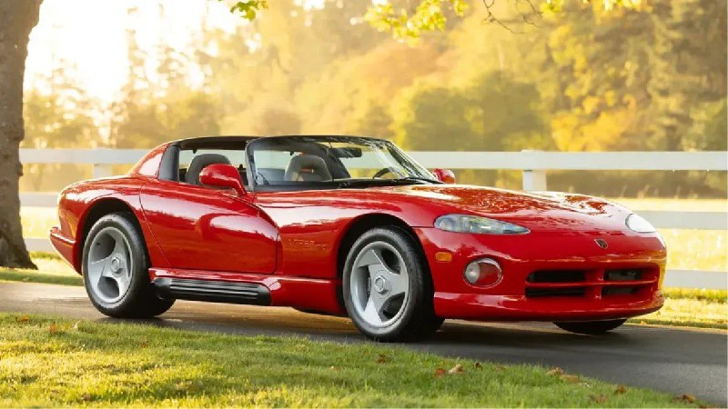 Выставлены на аукцион редкие модели Dodge Viper 1990-х годов с минимальным пробегом
