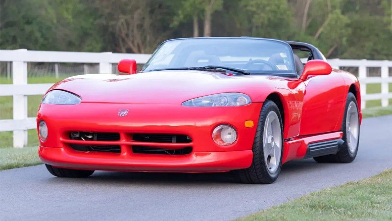 Выставлены на аукцион редкие модели Dodge Viper 1990-х годов с минимальным пробегом