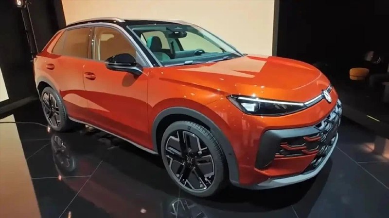 Volkswagen представил обновленное второе поколение T-Roc с современным дизайном и технологическими новшествами Volkswagen представил обновленное второе поколение T-Roc с современным дизайном и технологическими новшествами