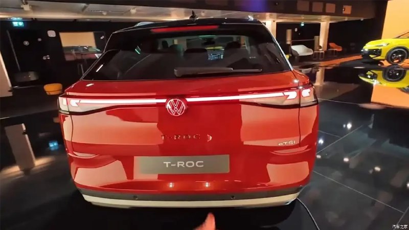 Volkswagen представил обновленное второе поколение T-Roc с современным дизайном и технологическими новшествами Volkswagen представил обновленное второе поколение T-Roc с современным дизайном и технологическими новшествами