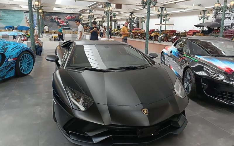 Во Франции арестовали российский суперкар Lamborghini Aventador вследствие санкций Во Франции арестовали российский суперкар Lamborghini Aventador вследствие санкций