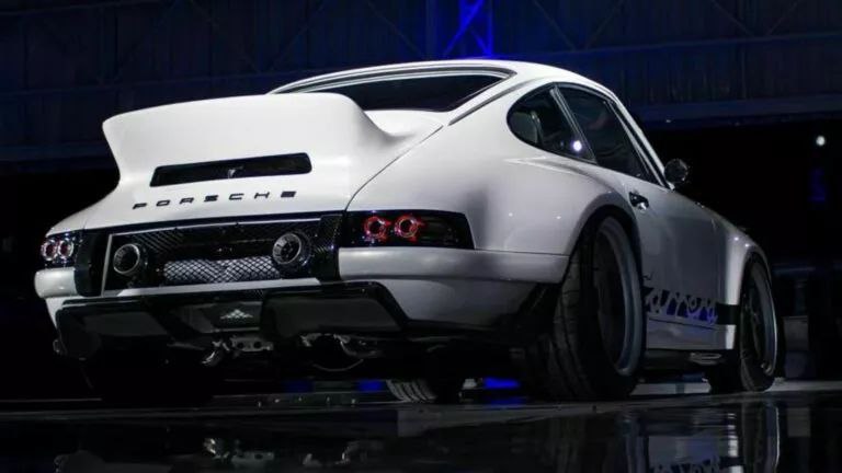 Бразильский гонщик создал уникальный рестомод Porsche 911 мощностью 400 лошадиных сил Бразильский гонщик создал уникальный рестомод Porsche 911 мощностью 400 лошадиных сил