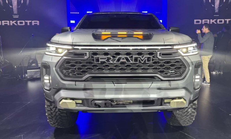 Компания Ram анонсирует возвращение пикапа Dakota в новом облике Компания Ram анонсирует возвращение пикапа Dakota в новом облике