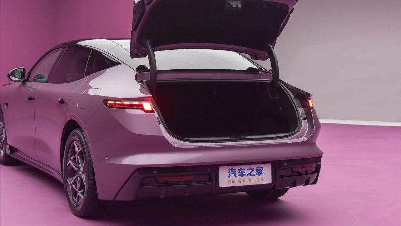 Lynk&Co 10 EM-P: рекордное количество предзаказов и новые особенности гибридного седана Lynk&Co 10 EM-P: рекордное количество предзаказов и новые особенности гибридного седана
