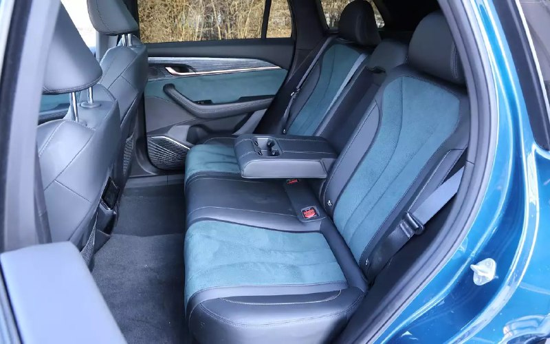 Обзор подержанного китайского кроссовера Geely Monjaro: особенности и рекомендация по покупке