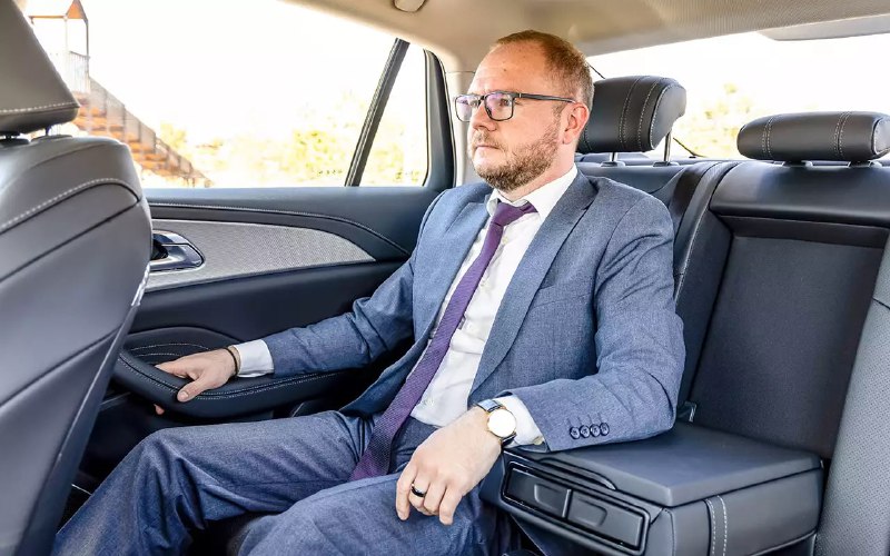 Сравнение классики советского автопрома и современного премиума из Китая Сравнение классики советского автопрома и современного премиума из Китая