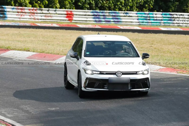 Образец усовершенствованного VW Golf R с повышенной мощностью Образец усовершенствованного VW Golf R с повышенной мощностью