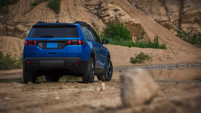 Встречайте обновленный Jeep Cherokee с тремя силовыми установками Встречайте обновленный Jeep Cherokee с тремя силовыми установками