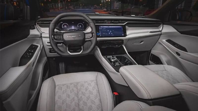 Встречайте обновленный Jeep Cherokee с тремя силовыми установками Встречайте обновленный Jeep Cherokee с тремя силовыми установками