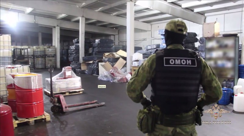 В Владимирской области задержан крупный цех по производству поддельных моторных масел В Владимирской области задержан крупный цех по производству поддельных моторных масел