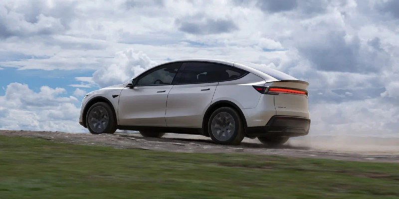 Китайская Tesla Model Y L получит интеллектуальную систему DeepSeek для голосового управления