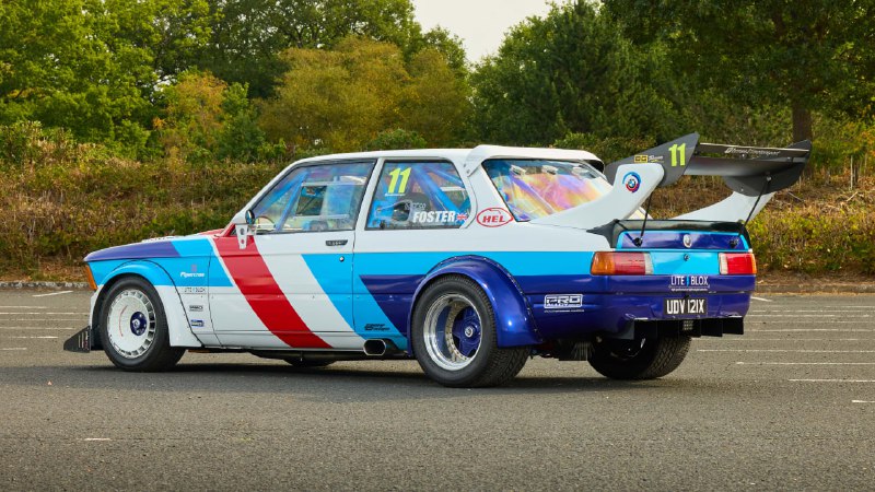 Автомобильная модель в стиле Hot Wheels: уникальный проект BMW E21