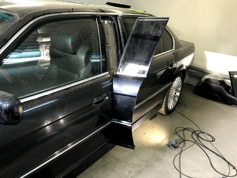 Редкий лимузин BMW 7L: уникальный шестидверный седан 1997–2001 годов Редкий лимузин BMW 7L: уникальный шестидверный седан 1997–2001 годов