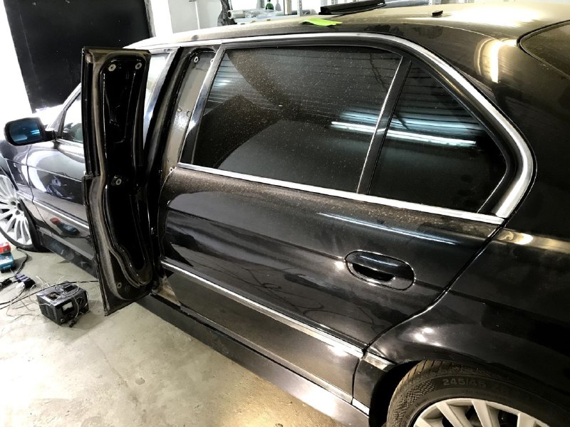 Редкий лимузин BMW 7L: уникальный шестидверный седан 1997–2001 годов Редкий лимузин BMW 7L: уникальный шестидверный седан 1997–2001 годов