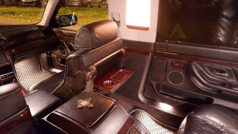 Редкий лимузин BMW 7L: уникальный шестидверный седан 1997–2001 годов Редкий лимузин BMW 7L: уникальный шестидверный седан 1997–2001 годов