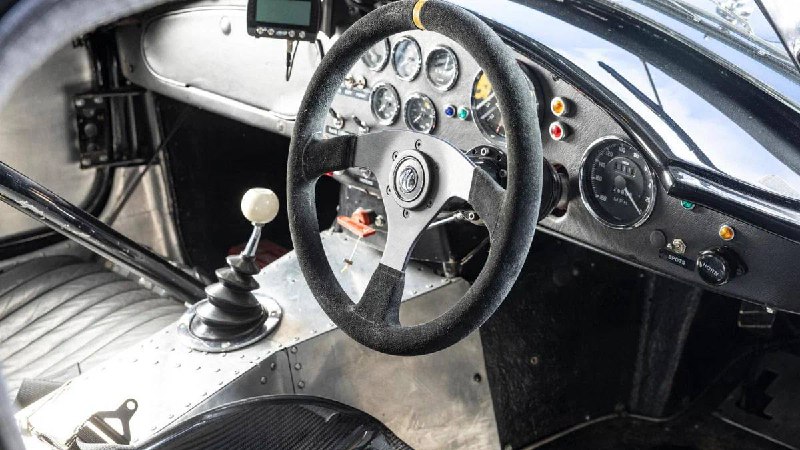 Редкое купе AC Cobra 1966 года выставлено на аукцион с гоночным прошлым Редкое купе AC Cobra 1966 года выставлено на аукцион с гоночным прошлым